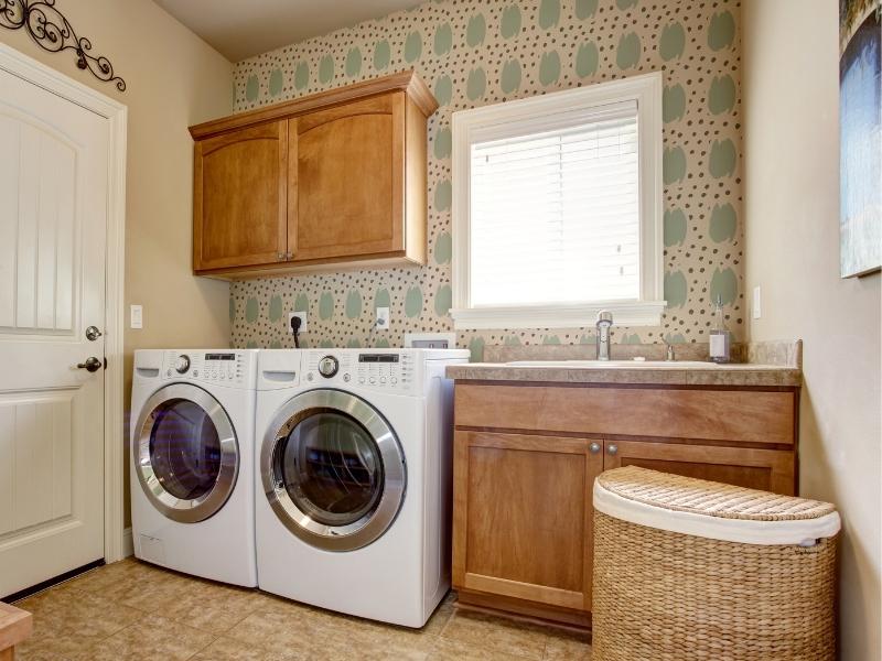 Easy Laundry Room Wallpaper Makeover Ideas with Tutorials 