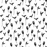 This carefree floral wallpaper will win you over with its simple and irresistible charm! Featuring black floral illustrations on a white background, it keeps things straightforward and versatile. The magic happens within the illustrations themselves. Flowers and leaves are represented as winged elements taking flight and giving the entire seamless composition a whimsical, cheerful appearance.