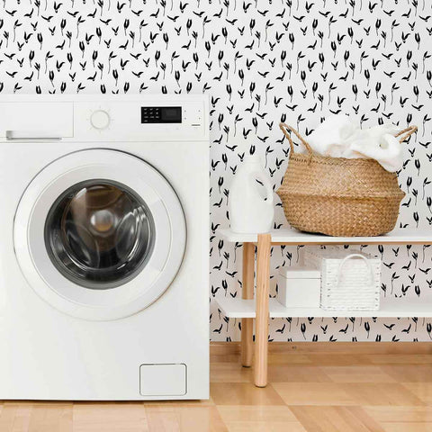 This carefree floral wallpaper will win you over with its simple and irresistible charm! Featuring black floral illustrations on a white background, it keeps things straightforward and versatile. The magic happens within the illustrations themselves. Flowers and leaves are represented as winged elements taking flight and giving the entire seamless composition a whimsical, cheerful appearance.