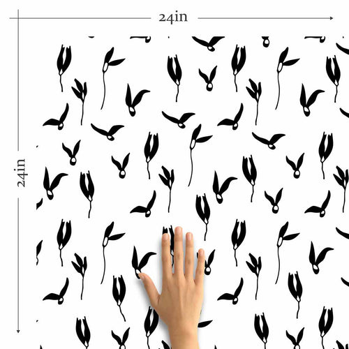 This carefree floral wallpaper will win you over with its simple and irresistible charm! Featuring black floral illustrations on a white background, it keeps things straightforward and versatile. The magic happens within the illustrations themselves. Flowers and leaves are represented as winged elements taking flight and giving the entire seamless composition a whimsical, cheerful appearance.